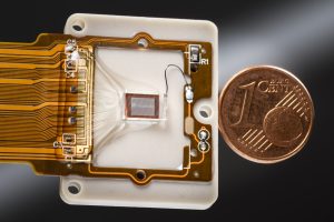 Compact LCOS Microdisplay with Fast CMOS Backpl...